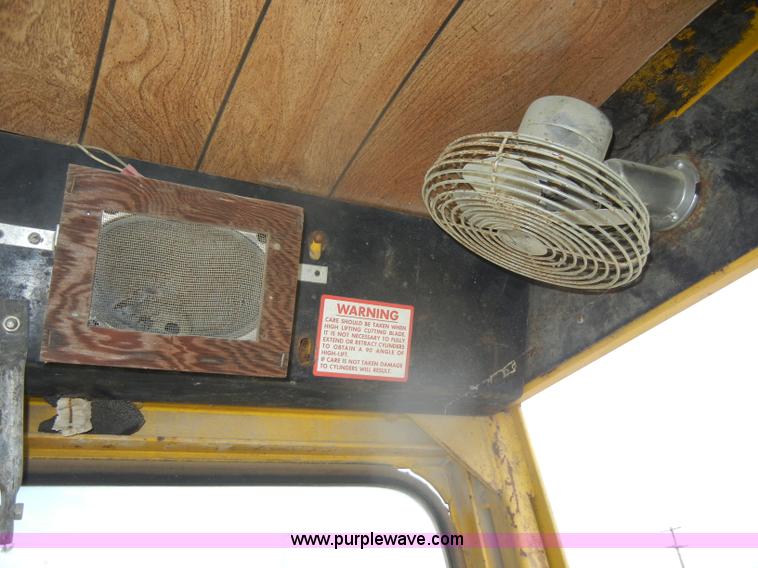 image for item D4397 1979 Champion 715 motor grader