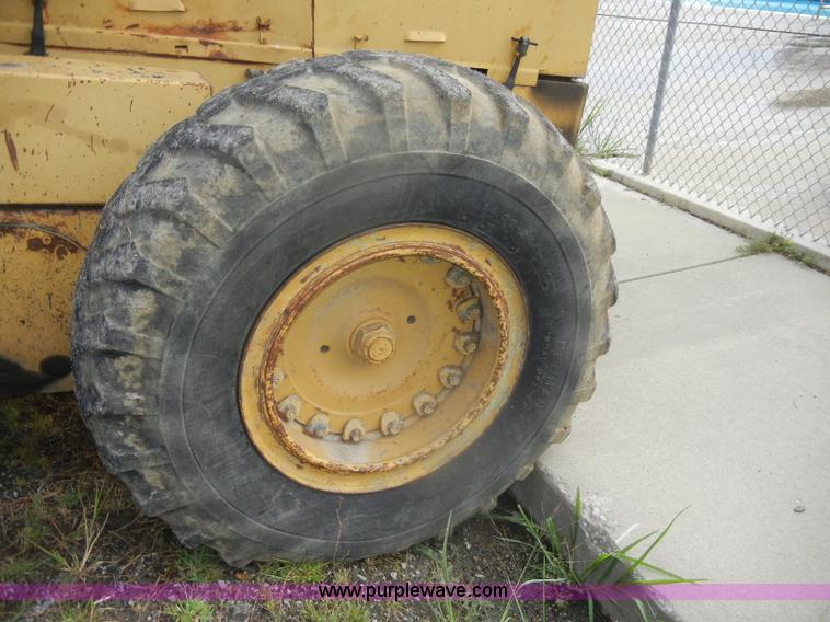 image for item D4397 1979 Champion 715 motor grader