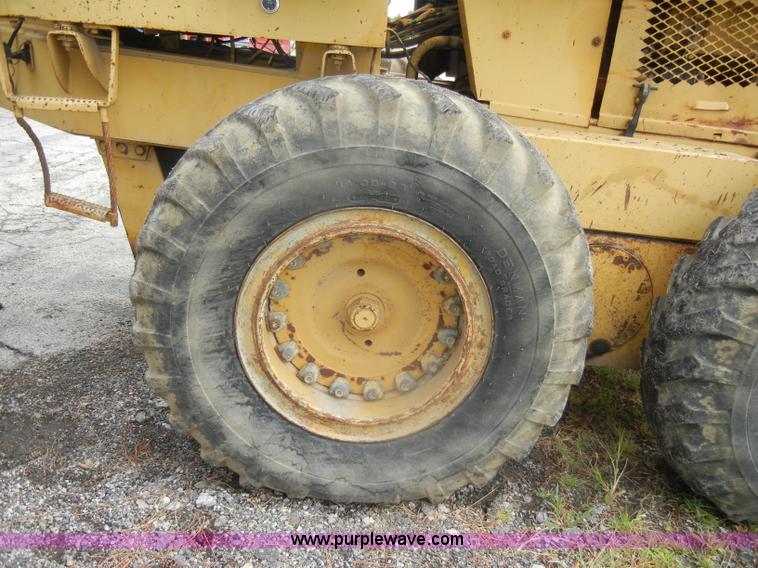 image for item D4397 1979 Champion 715 motor grader
