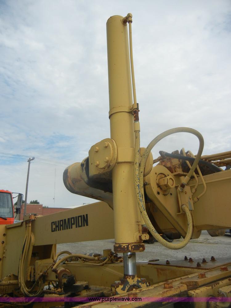 image for item D4397 1979 Champion 715 motor grader