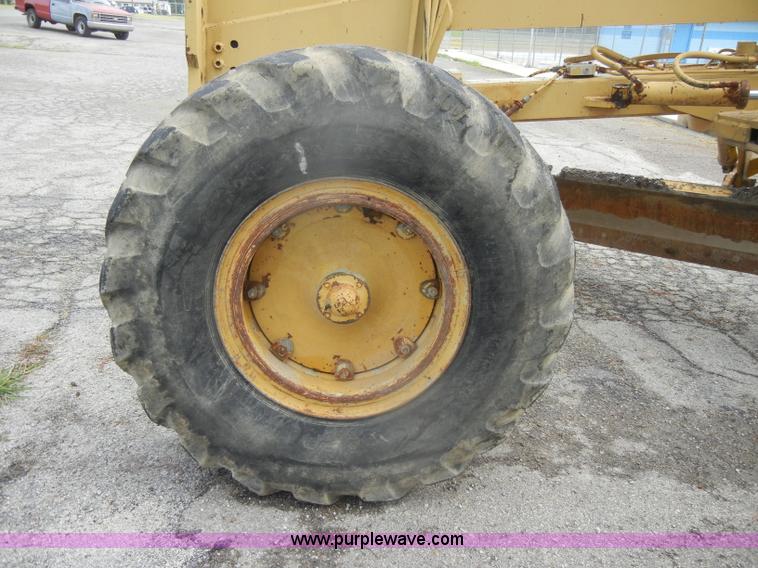 image for item D4397 1979 Champion 715 motor grader