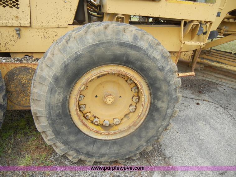 image for item D4397 1979 Champion 715 motor grader