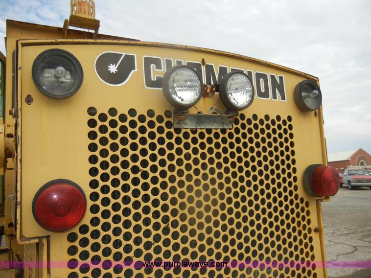 image for item D4397 1979 Champion 715 motor grader