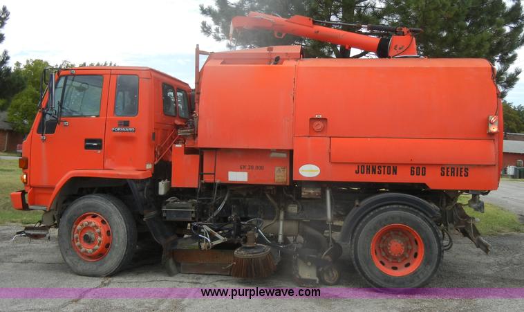 image for item D4398 1992 GMC Johnston 600 street sweeper