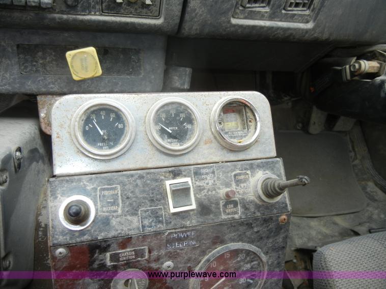 image for item D4398 1992 GMC Johnston 600 street sweeper