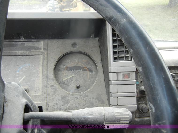 image for item D4398 1992 GMC Johnston 600 street sweeper