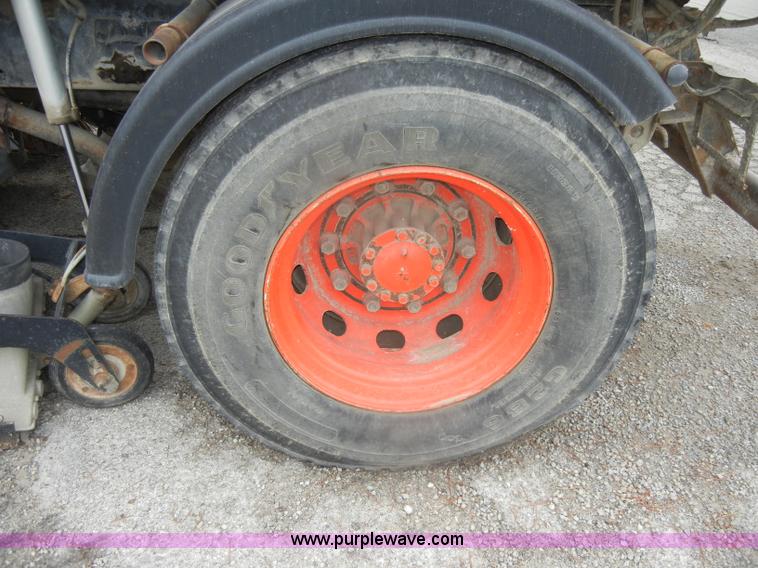 image for item D4398 1992 GMC Johnston 600 street sweeper