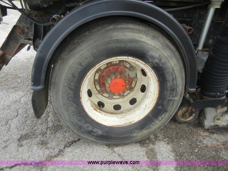 image for item D4398 1992 GMC Johnston 600 street sweeper