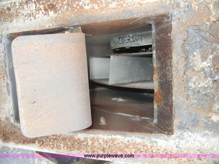 image for item D4398 1992 GMC Johnston 600 street sweeper