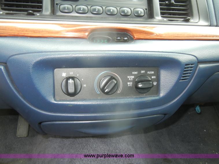 image for item D4404 1995 Ford Crown Victoria