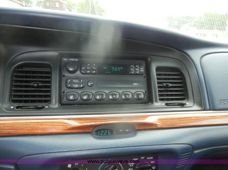 image for item D4404 1995 Ford Crown Victoria