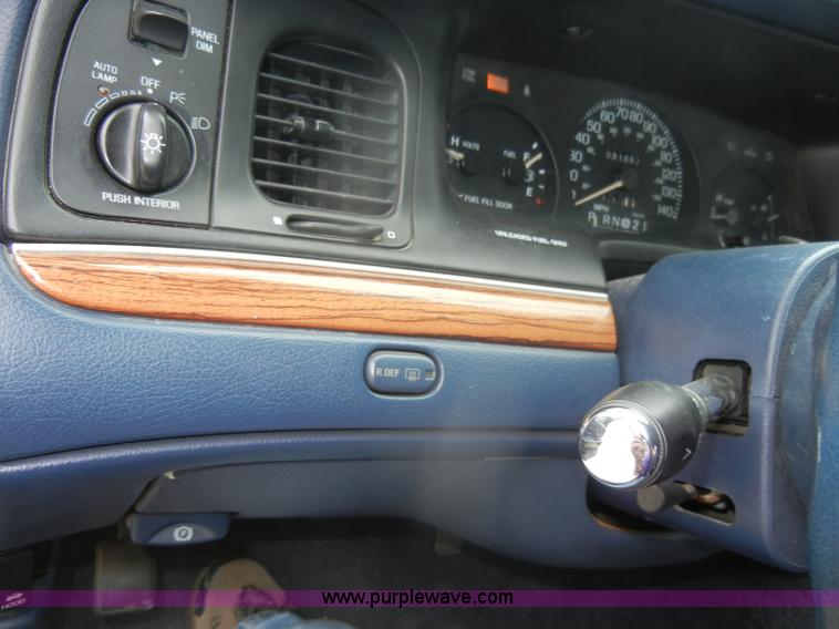 image for item D4404 1995 Ford Crown Victoria