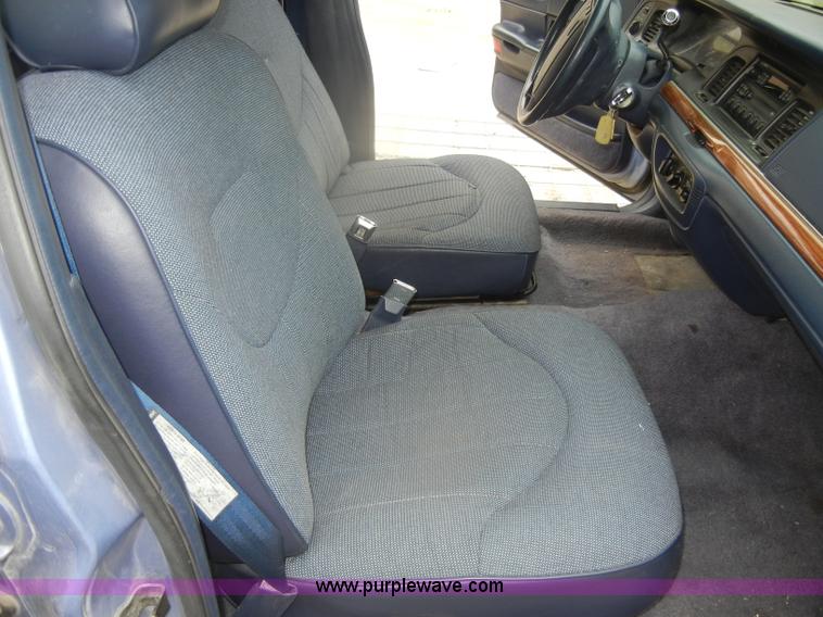 image for item D4404 1995 Ford Crown Victoria