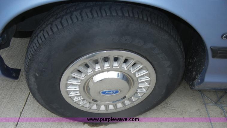 image for item D4404 1995 Ford Crown Victoria