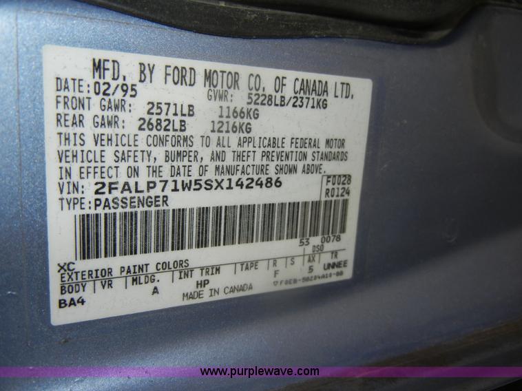 image for item D4404 1995 Ford Crown Victoria