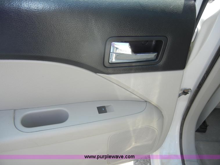 image for item D4433 2008 Ford Fusion