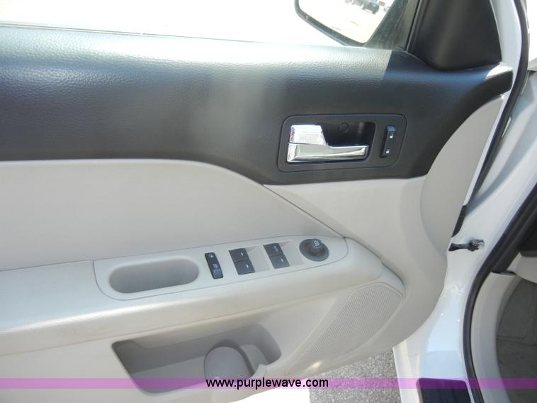 image for item D4433 2008 Ford Fusion