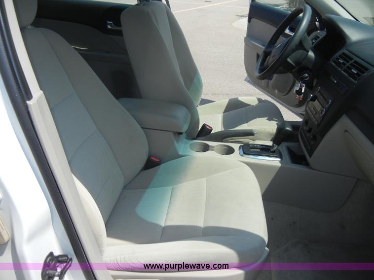 image for item D4433 2008 Ford Fusion