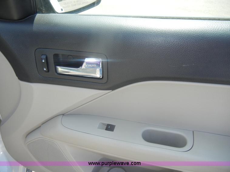 image for item D4433 2008 Ford Fusion