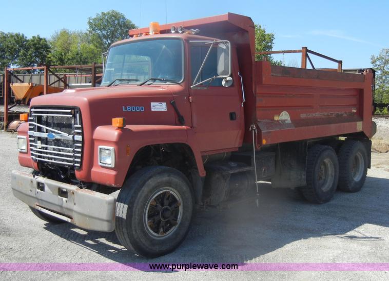 image for item D4604 1996 Ford L8000 dump truck