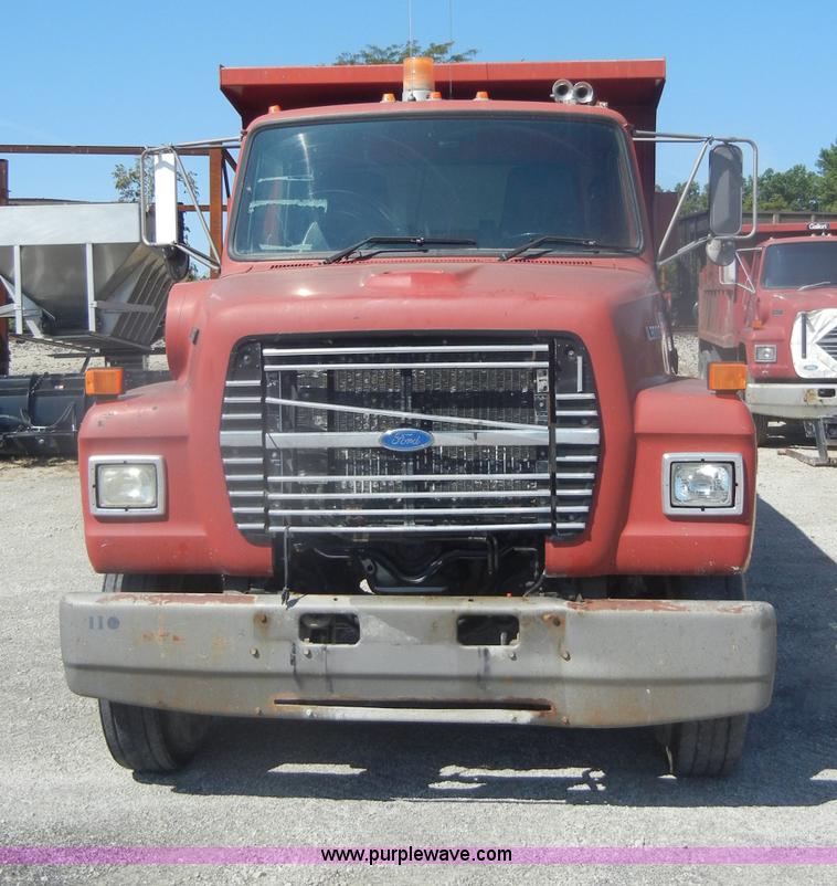 image for item D4604 1996 Ford L8000 dump truck