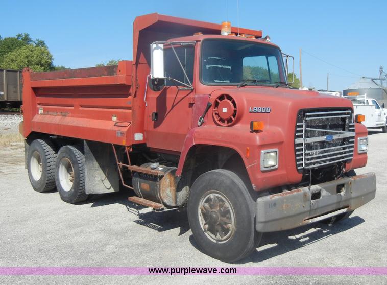 image for item D4604 1996 Ford L8000 dump truck