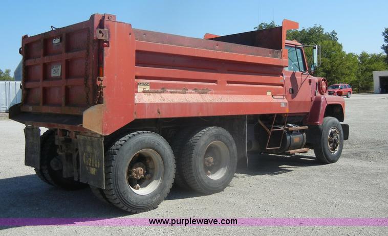 image for item D4604 1996 Ford L8000 dump truck