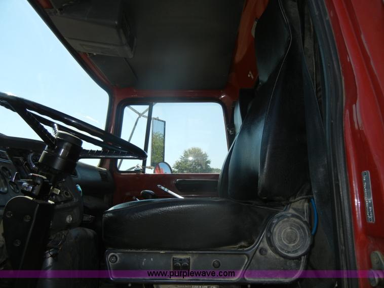 image for item D4604 1996 Ford L8000 dump truck