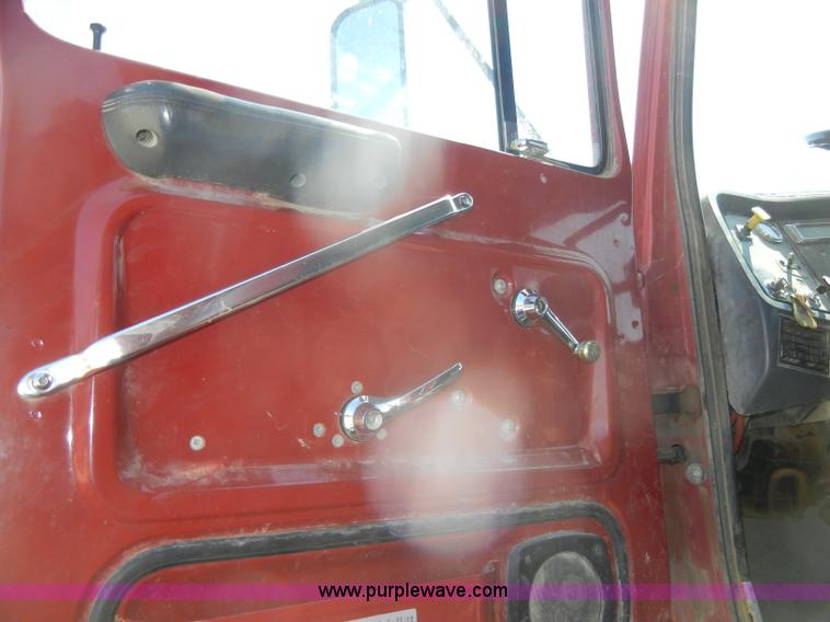 image for item D4604 1996 Ford L8000 dump truck