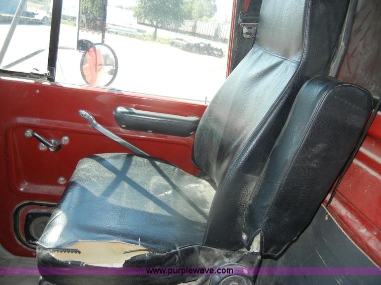 image for item D4604 1996 Ford L8000 dump truck