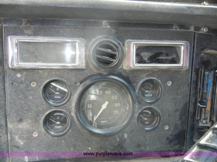 image for item D4604 1996 Ford L8000 dump truck