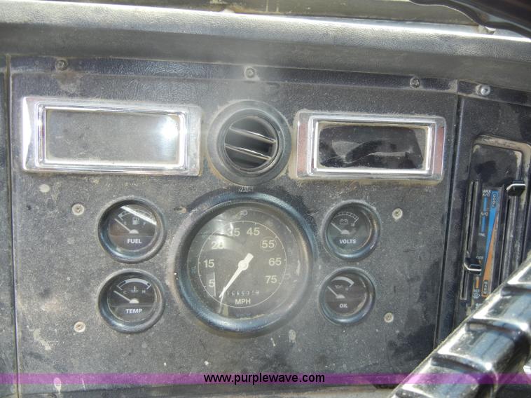 image for item D4604 1996 Ford L8000 dump truck