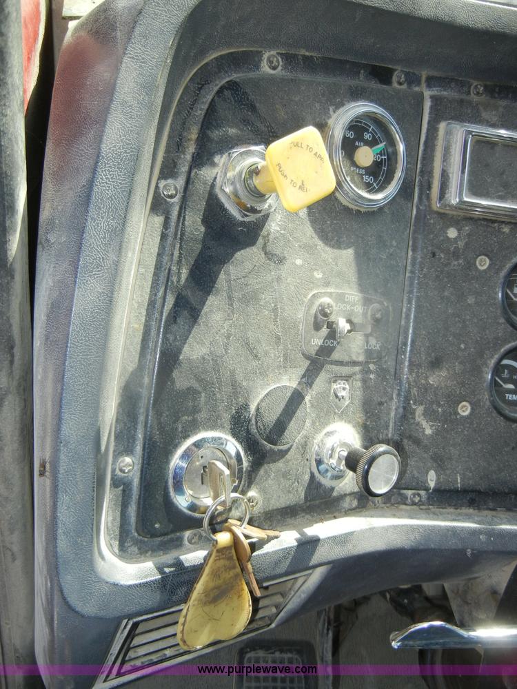 image for item D4604 1996 Ford L8000 dump truck