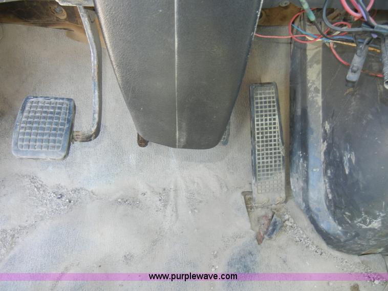 image for item D4604 1996 Ford L8000 dump truck