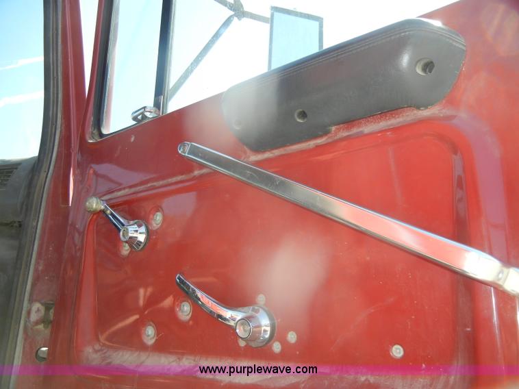 image for item D4604 1996 Ford L8000 dump truck