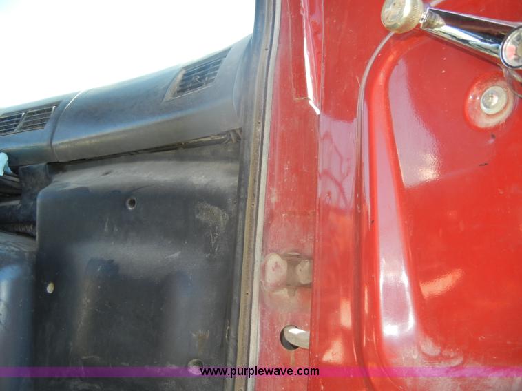 image for item D4604 1996 Ford L8000 dump truck