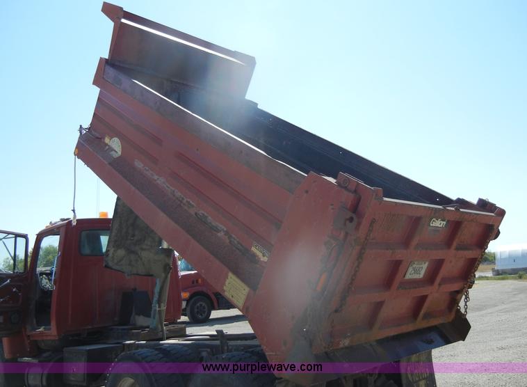 image for item D4604 1996 Ford L8000 dump truck