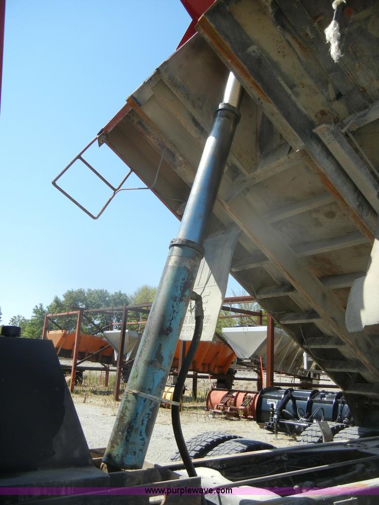 image for item D4604 1996 Ford L8000 dump truck