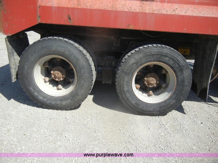 image for item D4604 1996 Ford L8000 dump truck