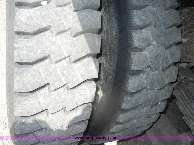 image for item D4604 1996 Ford L8000 dump truck