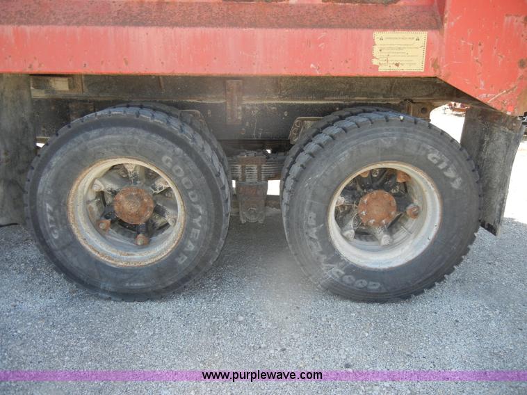 image for item D4604 1996 Ford L8000 dump truck