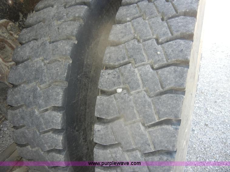 image for item D4604 1996 Ford L8000 dump truck