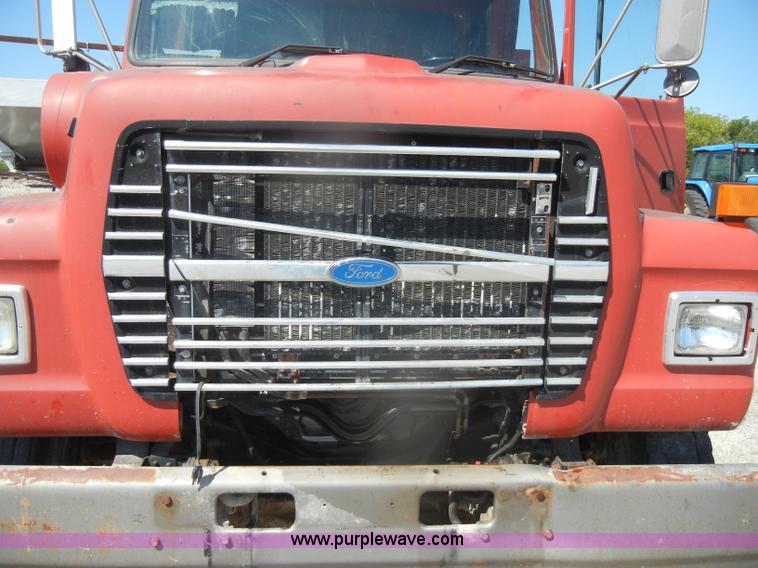 image for item D4604 1996 Ford L8000 dump truck