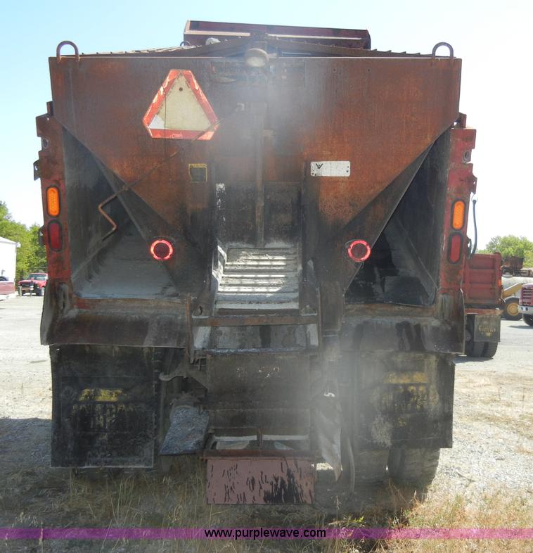 image for item D4605 1993 Ford L8000 dump truck