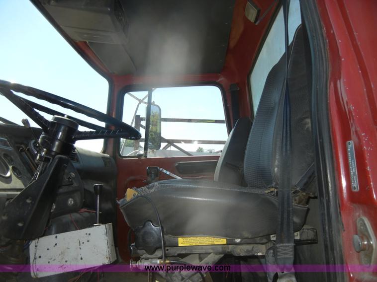 image for item D4605 1993 Ford L8000 dump truck