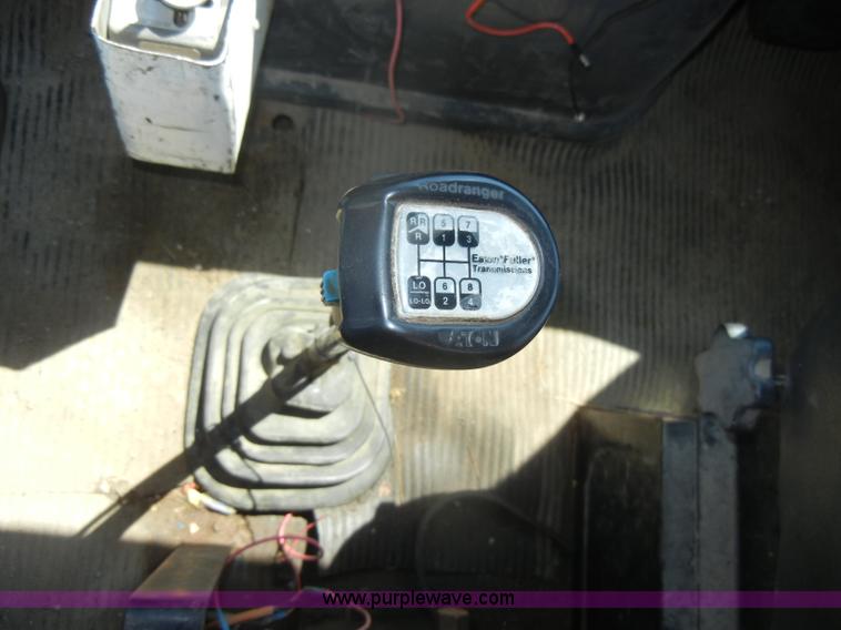 image for item D4605 1993 Ford L8000 dump truck