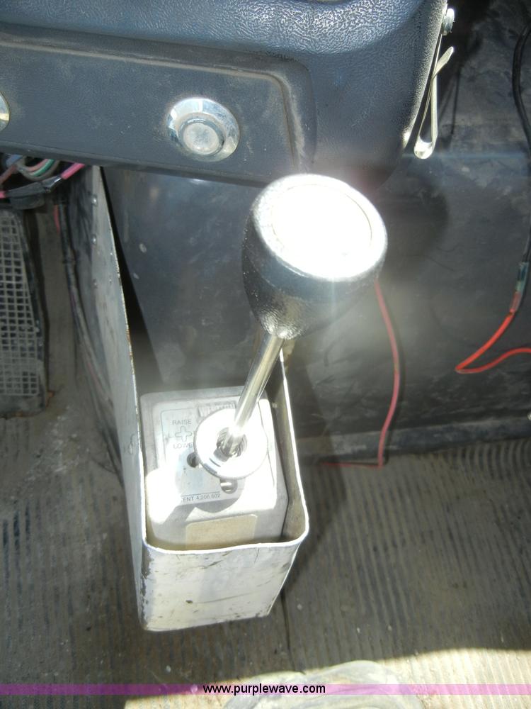 image for item D4605 1993 Ford L8000 dump truck