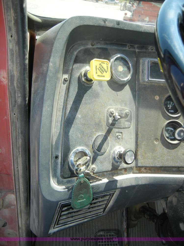 image for item D4605 1993 Ford L8000 dump truck