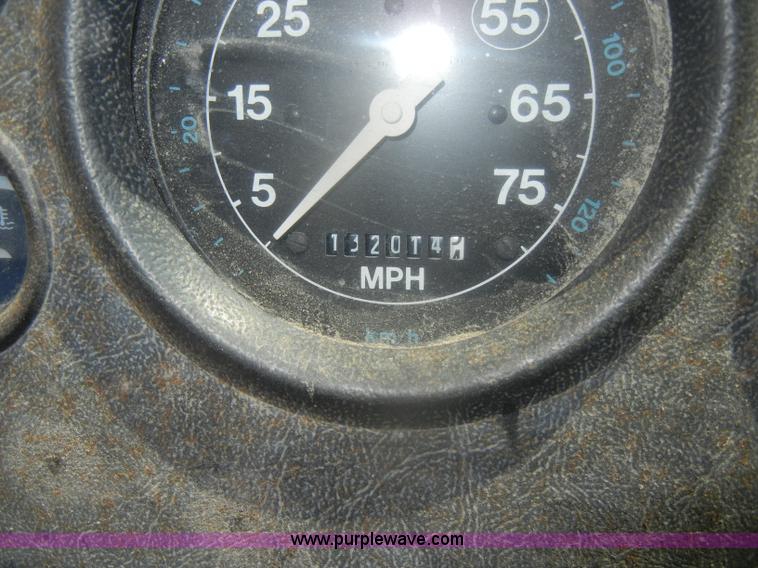 image for item D4605 1993 Ford L8000 dump truck