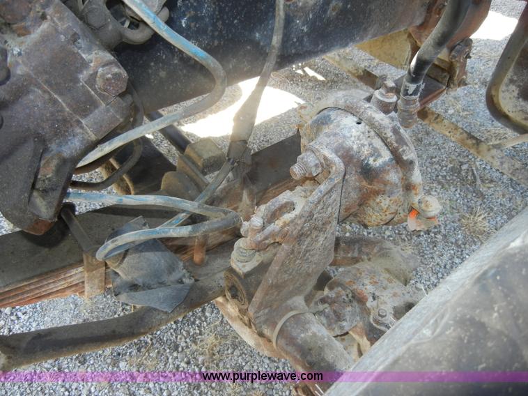 image for item D4605 1993 Ford L8000 dump truck